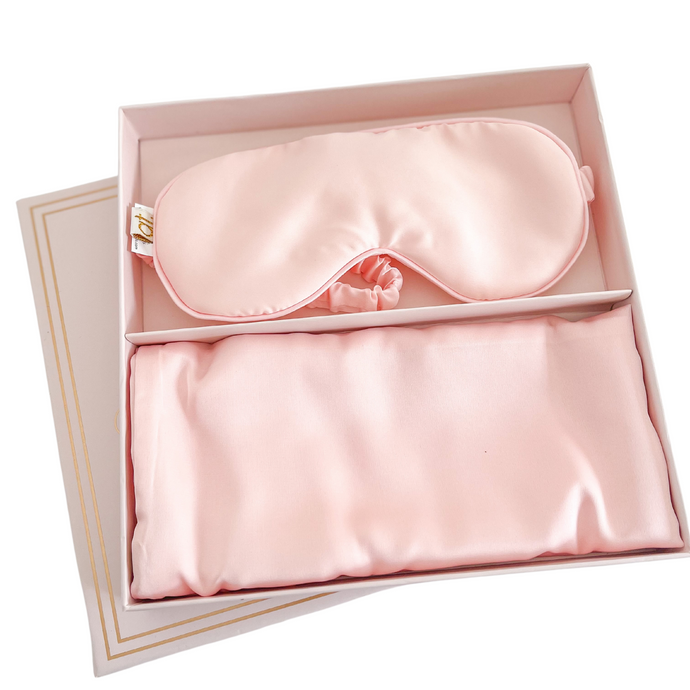 A luxurious cosy satin sleep set in pink. Super soft to reduce friction, hair breakage, fine lines and wrinkles.   Satin eye mask Matching satin pillowcase x 1 (fits standard pillow) 48cm x 74cm Eye mask - one size fits most  100% polyester satin Presented in a sturdy reusable pink gift box 